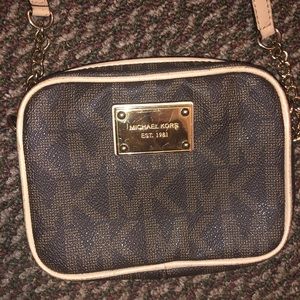 Michael kors crossbody